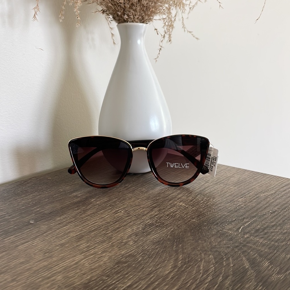 *NWT* Cat Eye Tortoise Sunglasses